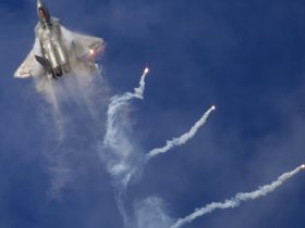 Air Force’s 10-year fighter jet report is missing key details, experts say