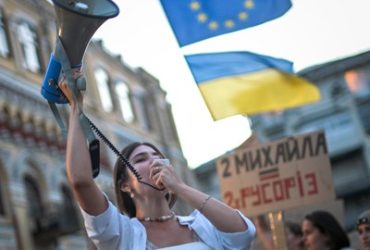 ‘Game of Thrones’ as Ukraine’s president, defense minister split